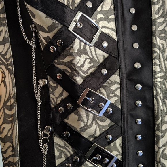 Buckle and Chain Corset - Picture 4 of 5